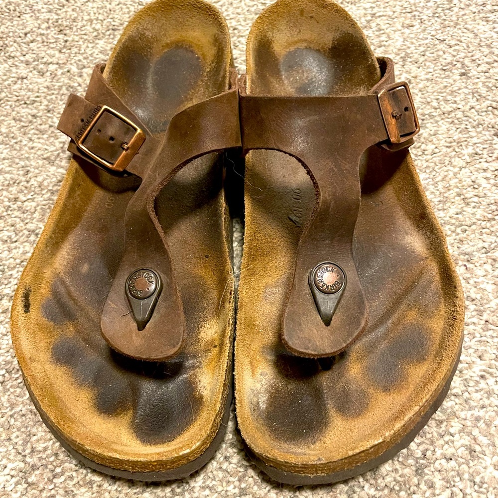 Birkenstock gizeh sandals with brass accents!